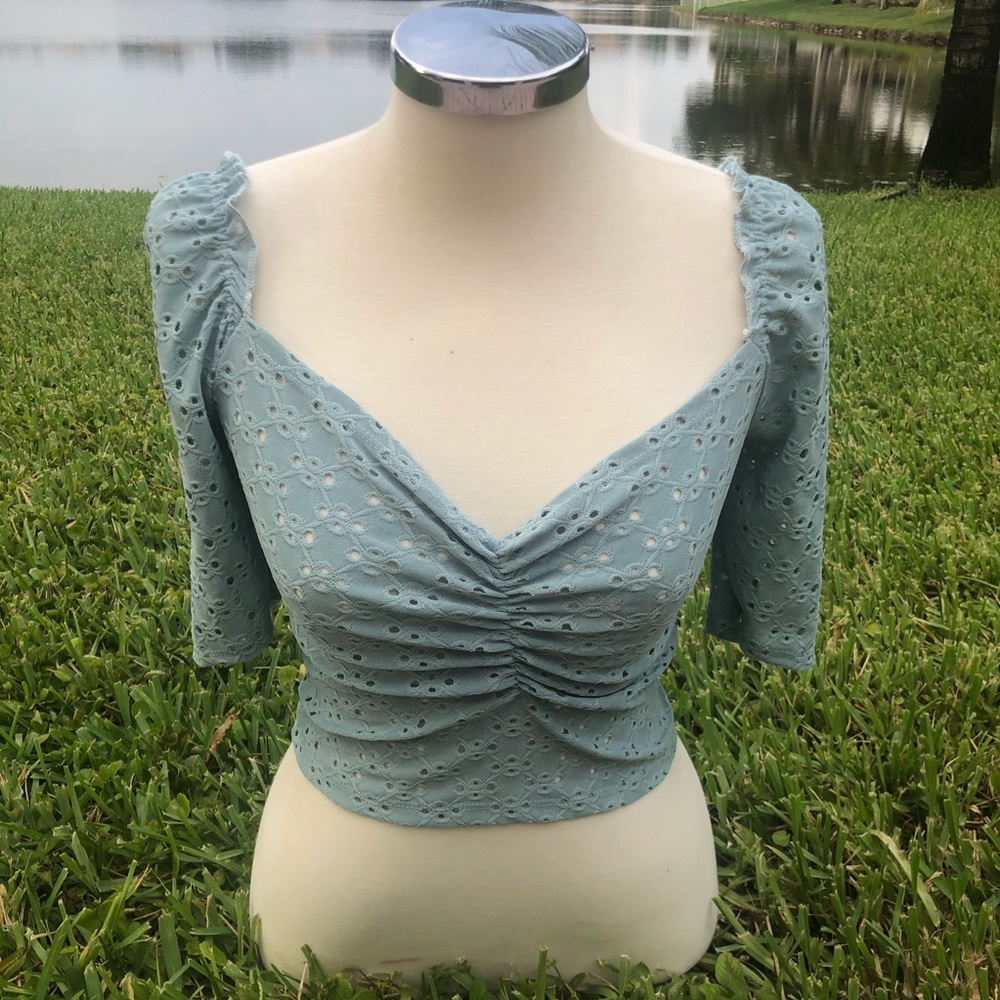 Quarter sleeve blue cropped top